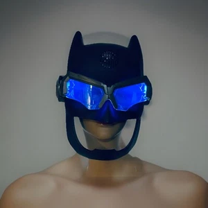 Tested/ Working 2017 DC Comics Batman Voice Changing Talking Light Up Mask - Picture 1 of 24