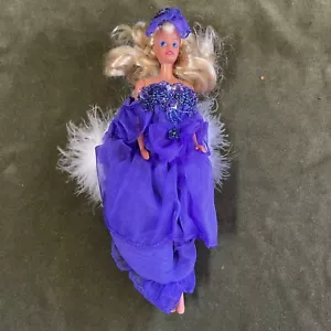 Barbie Puppe Mode Abendkleid blau satiniert Ballkleid Pailletten, Boa - Bild 1 von 6