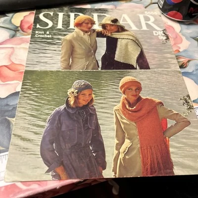 Vintage sirdar - Ladies scarves & hats crochet & knitting Pattern 5555 1970’s - Image 1 of 3