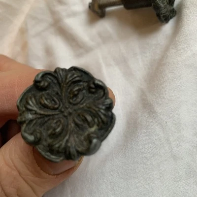 Pair of Vintage Draw Knobs Brass Floral Design 25mm Diameter - Image 1 of 4