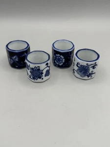4 blau weiße Porzellan Serviettenringe für ein schönes Tischgedeck EUC - Bild 1 von 8