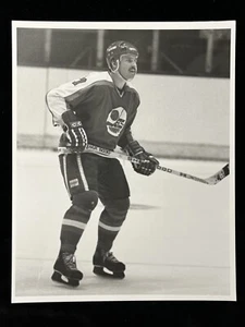 1982-83 TIM WATTERS WINNIPEG JETS NHL B&W 8x10 PHOTO VINTAGE ORIGINAL - Picture 1 of 2
