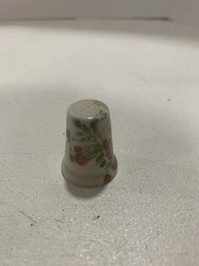 Vintage Fingerhut mit Blumen und Erdbeeren - Bild 1 von 2