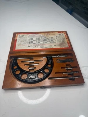 Vintage Starrett Micrometer Caliper No. 224 Set AA Range 0"-4" Original Wood Box - Image 1 of 4