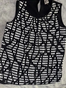 Anne Klein Bluse ärmellos Größe 4 vorne ist schwarz/weiß bedruckt. Rücken ist schwarz - Bild 1 von 5