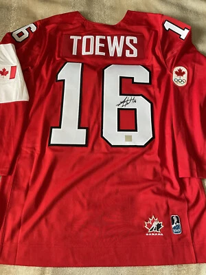Camiseta olímpica Nike autografiada firmada por Jonathan Toews Canadá Winnipeg 🇨🇦 🔥 Foto 1 de 4