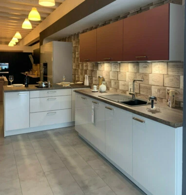 Nolte Ausstellungsküche L16 36P Platingrau + M20 Uni 48H Hennarot NUR HOLZTEILE - Bild 1 von 4