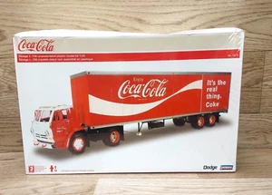 LINDBERG COCA-COLA TILT CAB DODGE L-700 MODEL KIT SCALA 1:25 SIGILLATO - Foto 1 di 6
