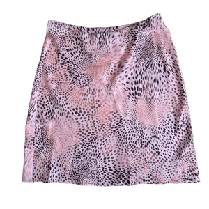 Minifalda elástica de cintura alta rosa satinado leopardo Anthropologie para mujer talla M - Imagen 1 de 5