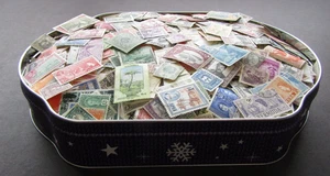 BRITISH EMPIRE - VAST COLLECTION OF STAMPS IN OLD TIN -ALL PERIODS - 8,000+ - Picture 1 of 3