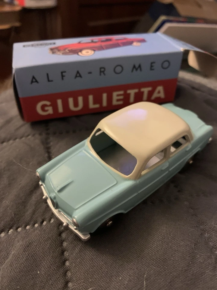 BELLE ALFA ROMÉO GIULIETTA BICOLORE MERCURY NEUVE BOITE - Photo 1/4