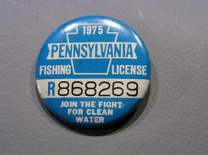 Distintivo spilla pulsante licenza pesca cittadino residente PA 1975 Pennsylvania vintage - Foto 1 di 2