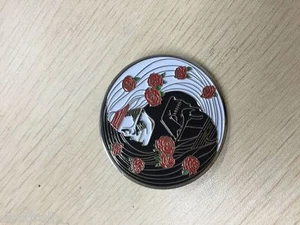 SPILLA TESCHIO CON ROSE CINESE YIN - YANG 1 3/4 pollici 2 POST GRATEFUL DEAD RELIX - Foto 1 di 2