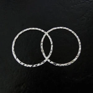 UN eslabón redondo plano martillado de plata de ley de 30 mm, anillo conector, SC47 - Imagen 1 de 1