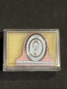 Muñeca Family Lee Middleton Original Dolls Inc. Vintage 1998 Pin En Caja - Imagen 1 de 5