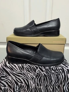  Naturalizer Spiral Navy Leather Slip-onb  Size 9 M  Low Heel  Women's  - Picture 1 of 9