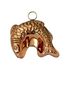 VINTAGE COPPER HANGING CURVED FISH MOLD - 5" X 4" - GOOD CONDITION - PREOWNED - Picture 1 of 4