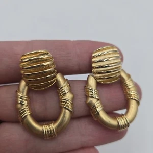 Vintage 80er VISAGE goldfarbene Türklopfer Design mutig schicke Ohrclips - Bild 1 von 4