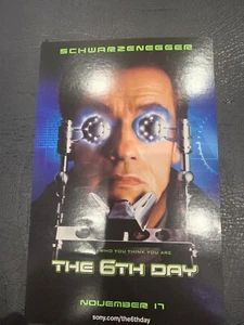 DER 6. TAG ORIGINAL 2000 1-SHT PROMO POSTKARTE SCHWARZENEGGER - Bild 1 von 6