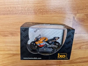 1/24 IXO HONDA RC211V REPSOL TOHRU UKAWA 2002 MOTO GP MOTORCYCLE BIKE RAB027 - Picture 1 of 3