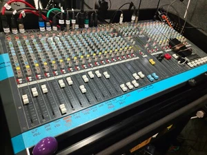 UPDATE UPDATE Allen & Heath PA28 Analogue Mixing Desk. Perfect condition. - Picture 1 of 5