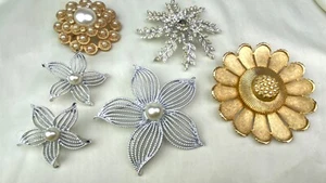 3 Large SARAH COVENTRY Vintage Pins Brooches; Plus S. Coventry Set - Picture 1 of 16
