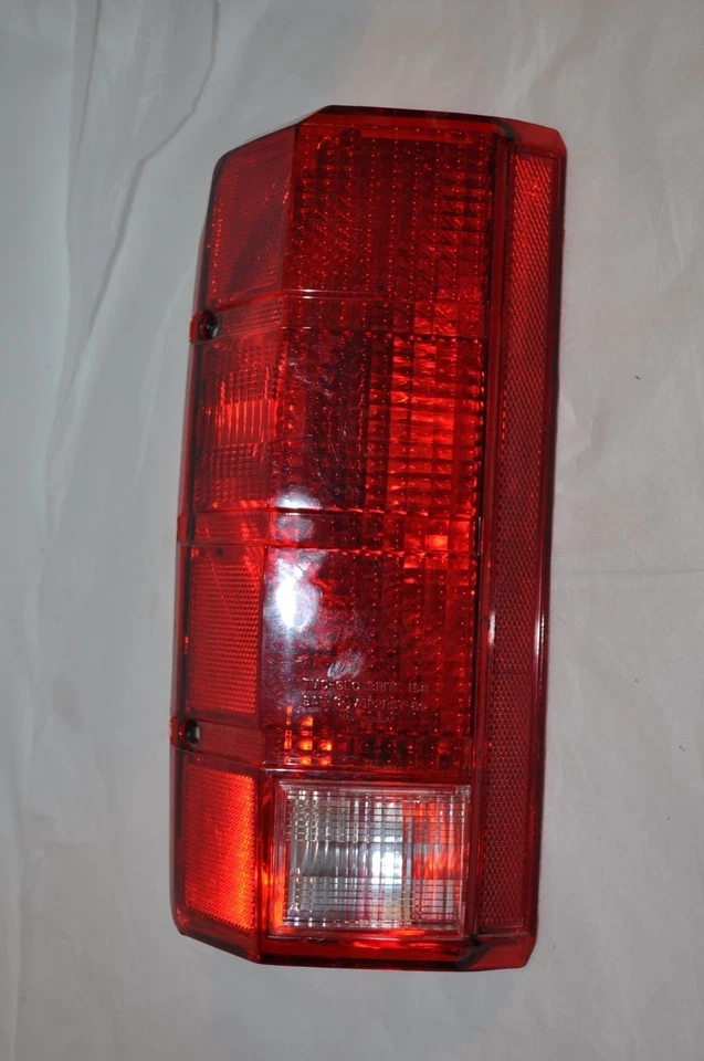 FORD L TAIL LIGHT LAMP1987-91 BRONCO F150 F250 F350 F SERIES PU E7TZ-13405A NEW - Image 1 of 1