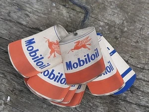 SUPERBE LOT MOBILOIL DE 15 ÉTIQUETTES ANCIENNE FÛT BIDON HUILE - Foto 1 di 7