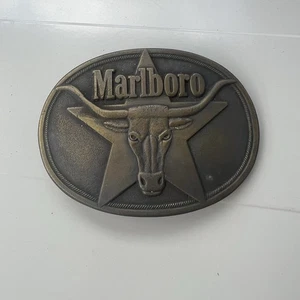Hebilla de cinturón de cigarrillos vintage Marlboro 1987 latón macizo Phillip Morris - Imagen 1 de 2