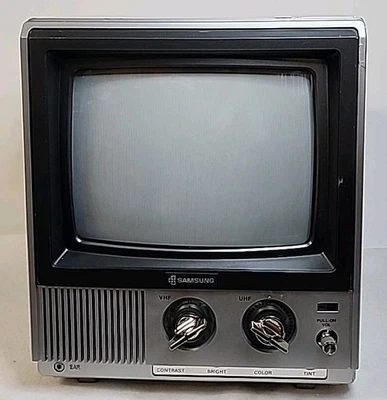 Samsung C8102MA Portable CRT TV Perfect Little Vintage TV For Retro Gaming - Image 1 of 4