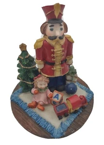 Topper Barattolo Candela Schiaccianoci - Statuina Vacanze con Giocattoli e Albero - Ritirato - Foto 1 di 12