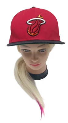Boné/chapéu NBA New Era 59fifty Miami Heat vermelho e preto Dwyane Wade #3 Snap Back - Imagem 1 de 4