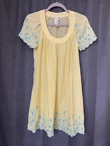 Da Nang  embroidered dress size XS Cotton Silk Light Weight Comfortable To Wear