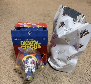 Amazing Digital Circus Animiniz President Pomni 2025 Costume Series Open Box - Bild 1 von 13