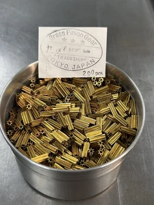 MENGE 1 HANDEL LANGES MESSINGRITZEL ZAHNRAD 48 TEILUNG 10 ZÄHNE 0,0781 ZOLL BOHRUNG SLOT CAR - Bild 1 von 18