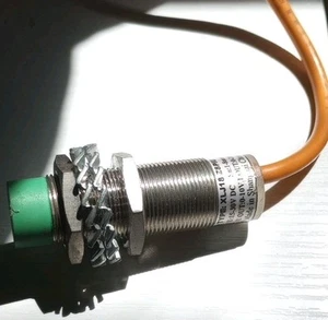 Proximity sensor XLJ18-Z8PIU - Used - SHIPS FREE - Picture 1 of 5