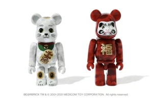 Medicom 100% Bearbrick ~ A Bathing Ape Be@rbrick Bape Lucky Cat & Daruma 2pcs - Picture 1 of 8
