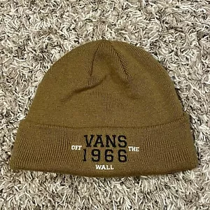 VANS CUFF BEANIE HAT Logo Brown Skateboard Unisex One Size Acrylic Off The Wall - Picture 1 of 8