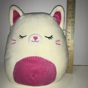 Carmen the Cream Kitty Gatto Squishmallow Bianco e Rosa Caldo 9" Peluche Glitterato - Foto 1 di 4