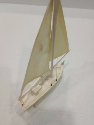Маленькая зеленая деревянная модель парусника морской декор - Изображение 1 из 4