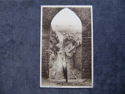 OLD POSTCARD OF MARINERS' SCORE, LOWESTOFT, SUFFOLK - Image 1 of 2