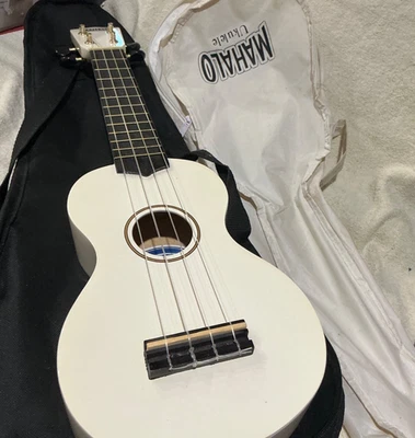 MAHALO UKULELE ~~White in New Condition 54cm - image 1 of 3