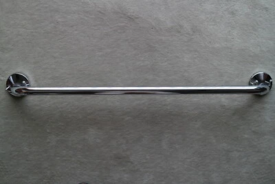 2 Handtuchhalter verchromt, 84 cm breit, 9,5 cm tief - Bild 1 von 2