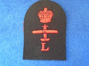ROYAL NAVY FLEET AIR ARM NO 2 DRESS CPO ELECTRICAL WOVEN LAPEL BADGE - Picture 1 of 2