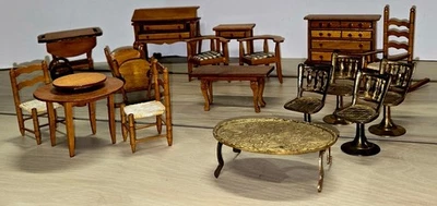 Antiguo juego de muebles miniatura vintage de madera y latón para casa de muñecas 17 piezas Foto 1 de 2