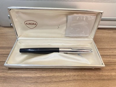 Pluma Estilográfica Aurora Duo Cart Plumín Medio DC57-DBM Color Negro y Plata Foto 1 de 4