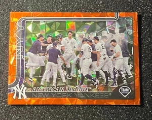 2025 Topps Series 1 #123 NEW YORK YANKEES TEAM CARD Orange Diamante 20/25 - Picture 1 of 3