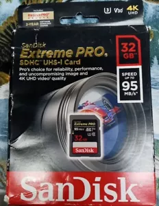 SanDisk Extreme 32GB SD Class 10 SDHC Memory Card - SDSDXXG-032G-GN4IN - Picture 1 of 2
