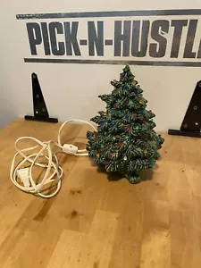 1976 Keramik beleuchteter Weihnachtsbaum mit Sockel 9" hoch rund funktioniert leuchtet lesen - Bild 1 von 9