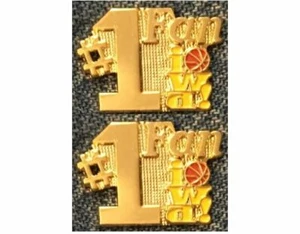 Pin de solapa de ventilador #1 ~ Lote de 2 ~ Universidad de Iowa ~ NCAA ~ Baloncesto ~ Años 80 De colección - Imagen 1 de 2